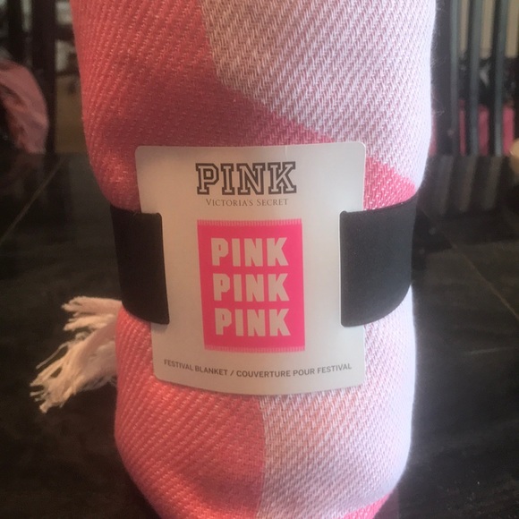 PINK Victoria's Secret Accessories - BNWT VS PINK FESTIVAL BLANKET